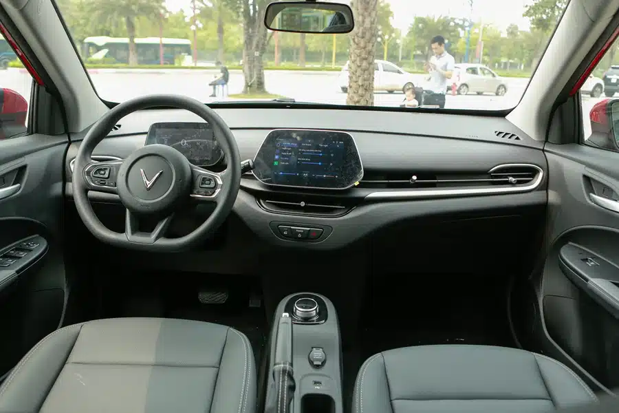 Xe Vinfast VF5 có mấy túi khí ? VinfastVF5 có hỗ trợ Apple Carplay/Android Auto không? Các tính năng ADAS, công nghệ thông minh và an toàn được trang bị trên xe Vinfast VF5 là gì ?